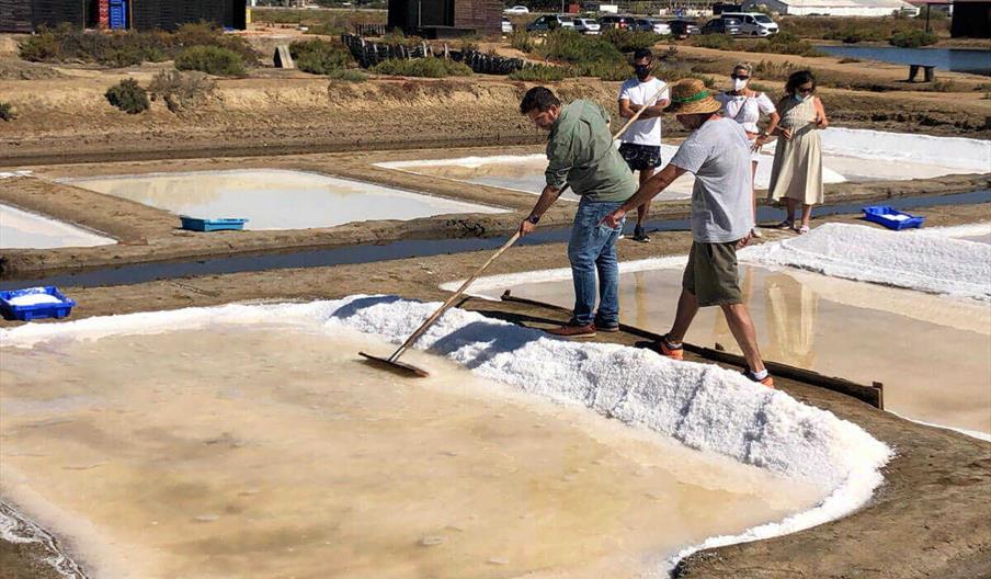 Visita salinas y degustación al atardecer