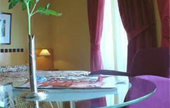 Hotel Room Mate Larios